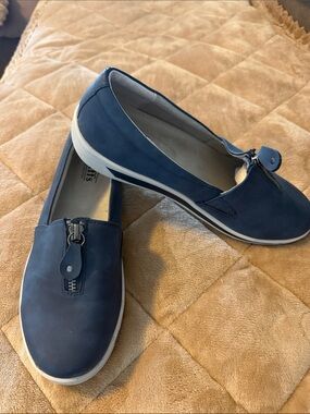 Cliffs by WHITE MOUNTAIN Navy Zip-Accent Slip-On Flats